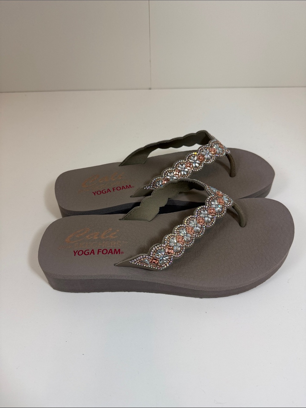 Cali from Skechers Beaded Beige Flip Flop Sandals - Women size 10 - Picture 3 of 7